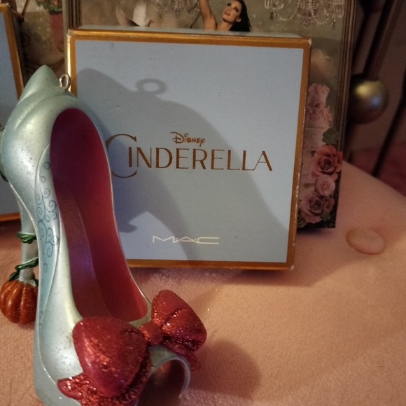 Limited Edition Disney Cinderella collection Mac make up Bundle - Picture 8 of 10